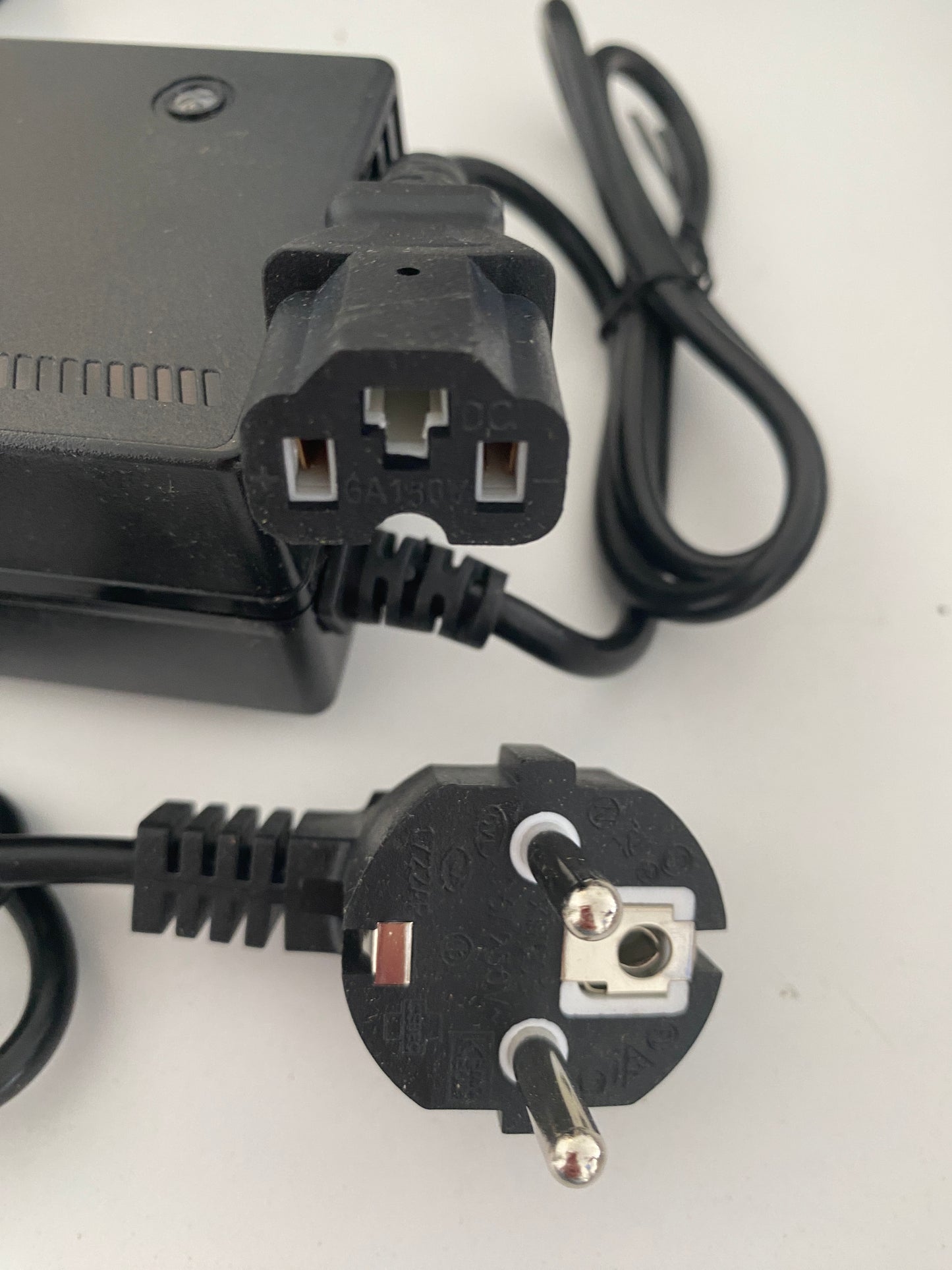 Punjač za  gel batterija 48v12ah
