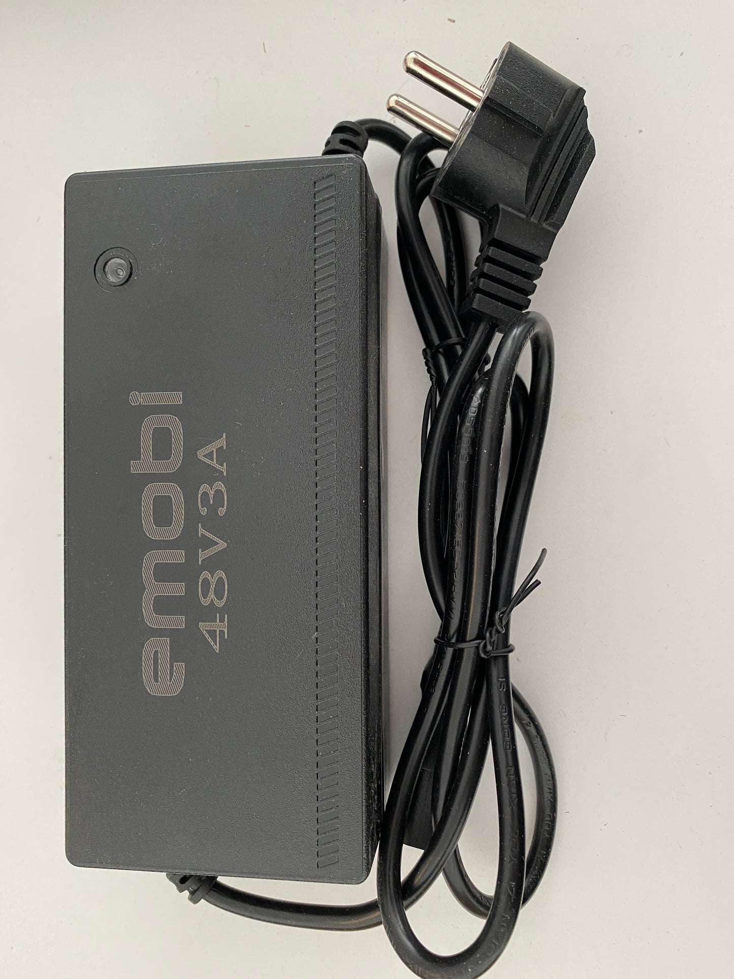 Punjač Li-ion 48V 3A za električni bicikl ili Skuteri - emobi.ch